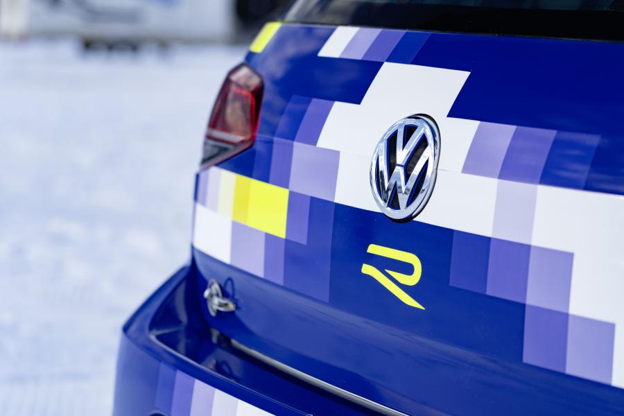 Логотип Volkswagen eR1 Concept (Typ 5G) 2020 года  (фото 9 из 10)